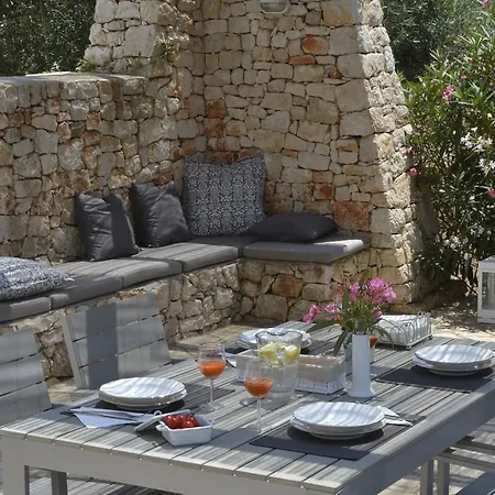 Pietra Bianca فيلة مارينا دي بيسكولوس